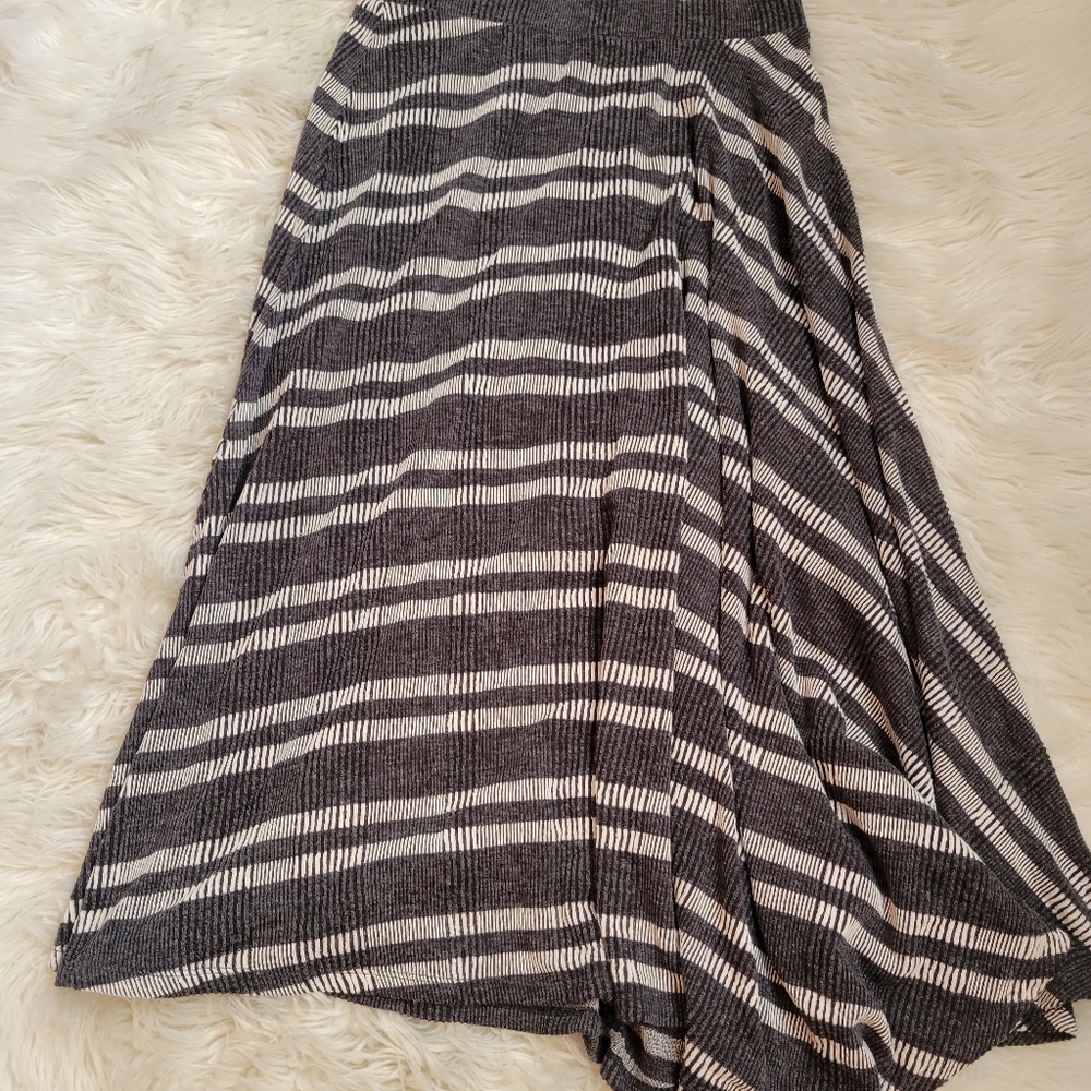 GAP Black and Cream Striped Midi Skirt